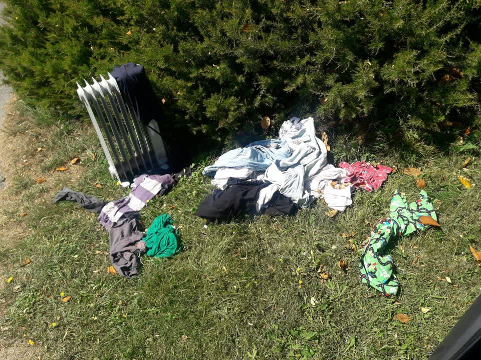 The photograph attached to this rubbish/recycling report