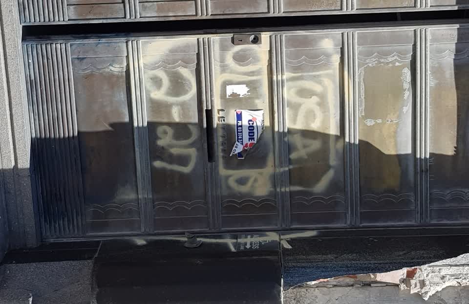 The photograph attached to this graffiti report