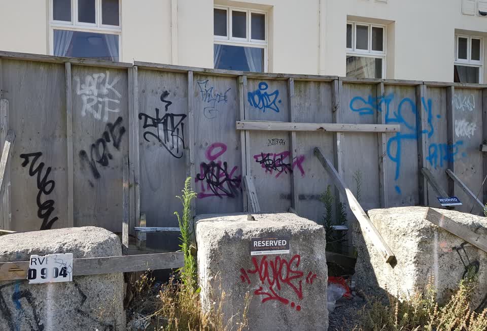 The photograph attached to this graffiti report