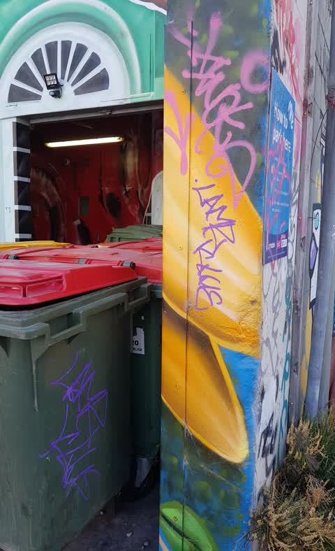 Graffiti, a report photo
