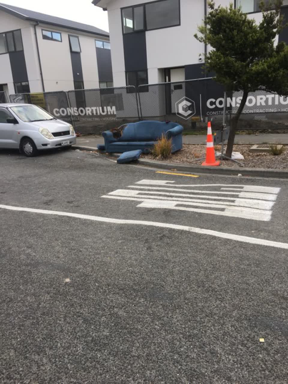 The photograph attached to this rubbish/recycling report