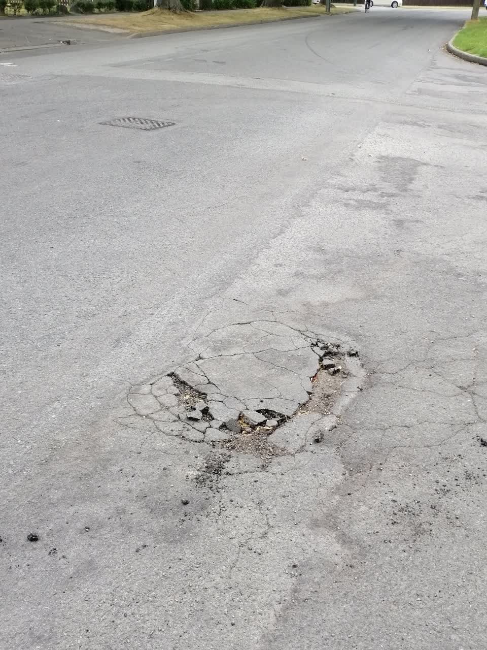 The photograph attached to this roading/streets report