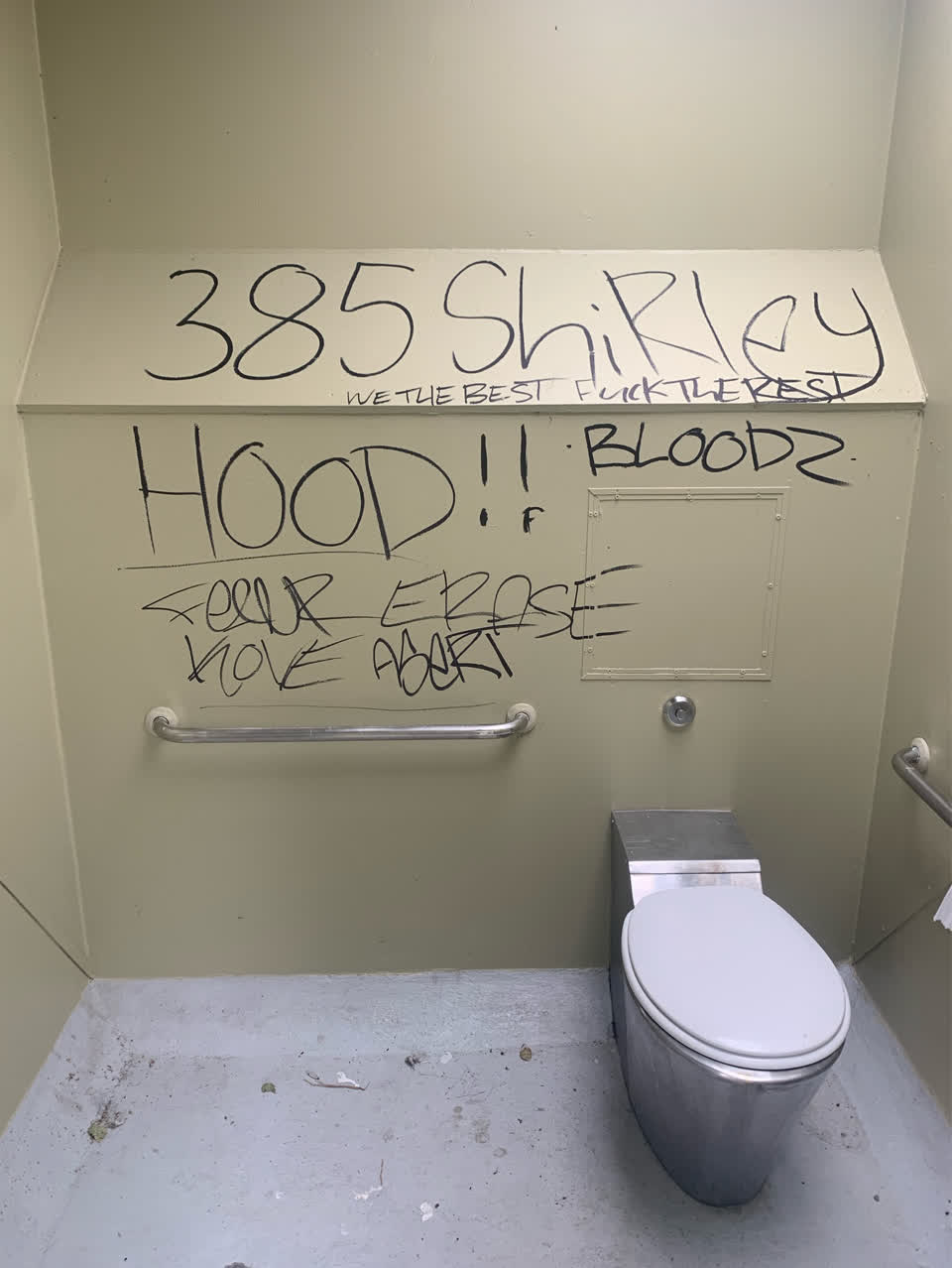 The photograph attached to this graffiti report