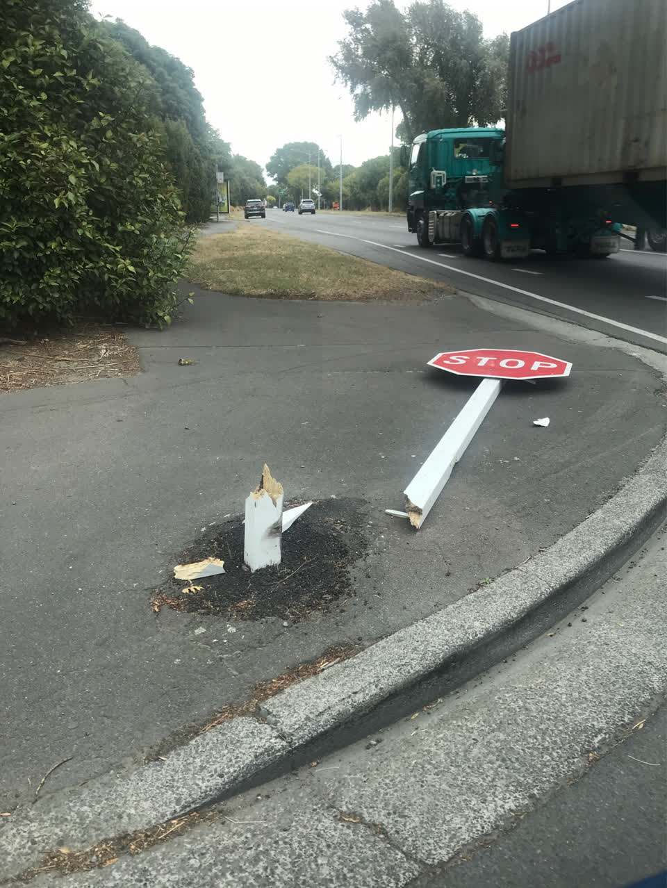The photograph attached to this roading/streets report