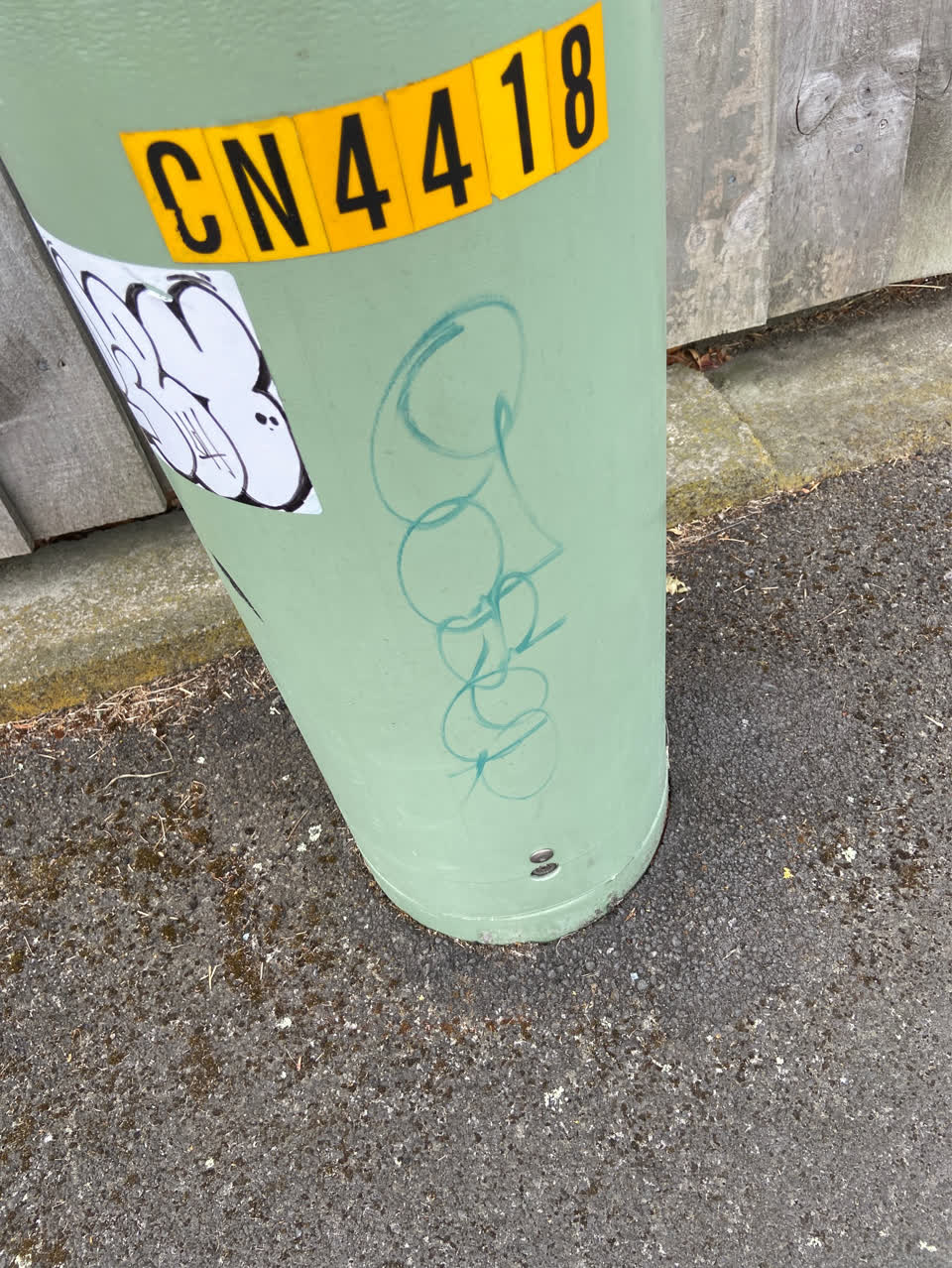 The photograph attached to this graffiti report
