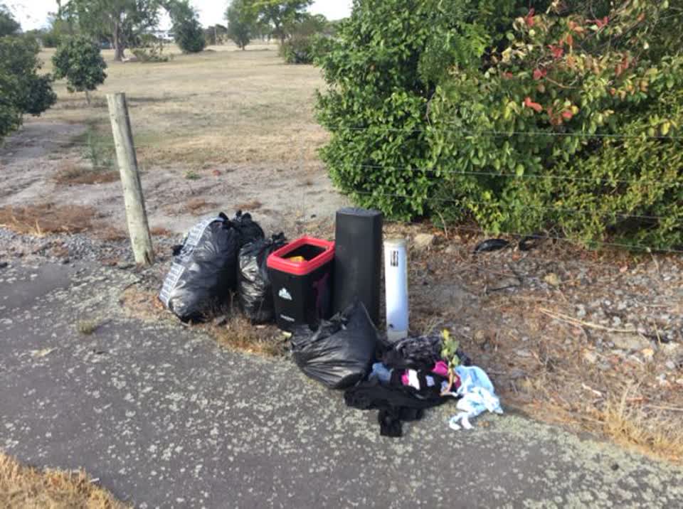 The photograph attached to this rubbish/recycling report
