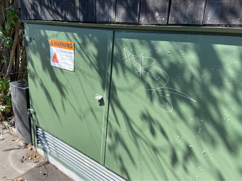 The photograph attached to this graffiti report