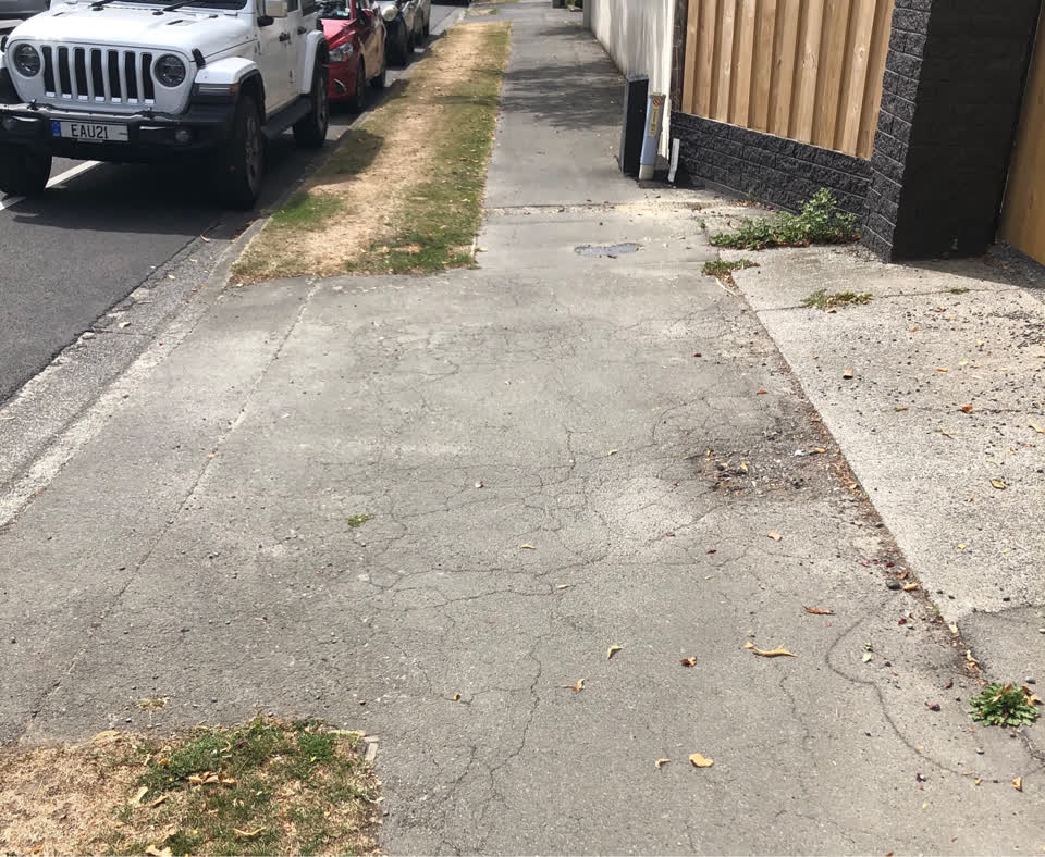 The photograph attached to this roading/streets report