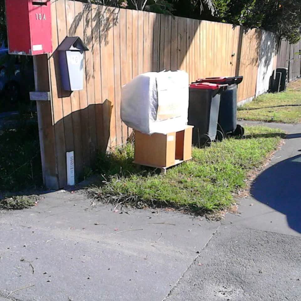 The photograph attached to this rubbish/recycling report