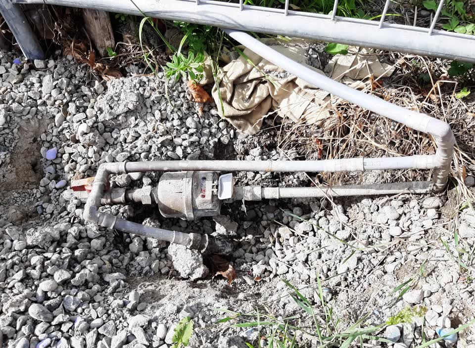 The photograph attached to this water supply report