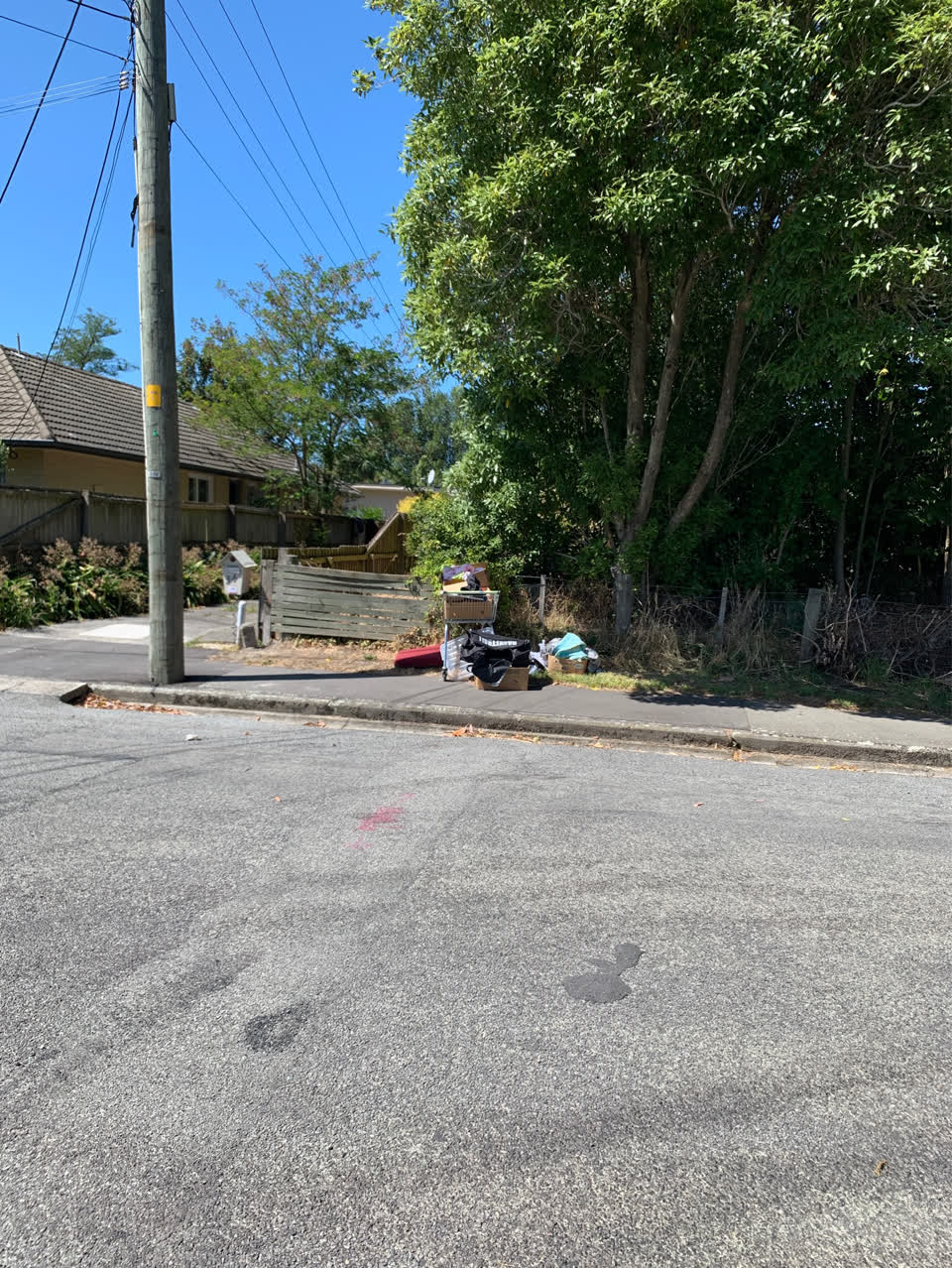 The photograph attached to this rubbish/recycling report