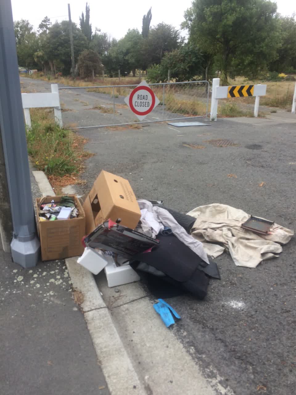 The photograph attached to this rubbish/recycling report