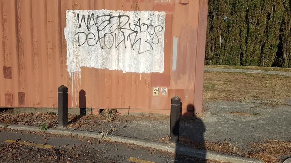 The photograph attached to this graffiti report