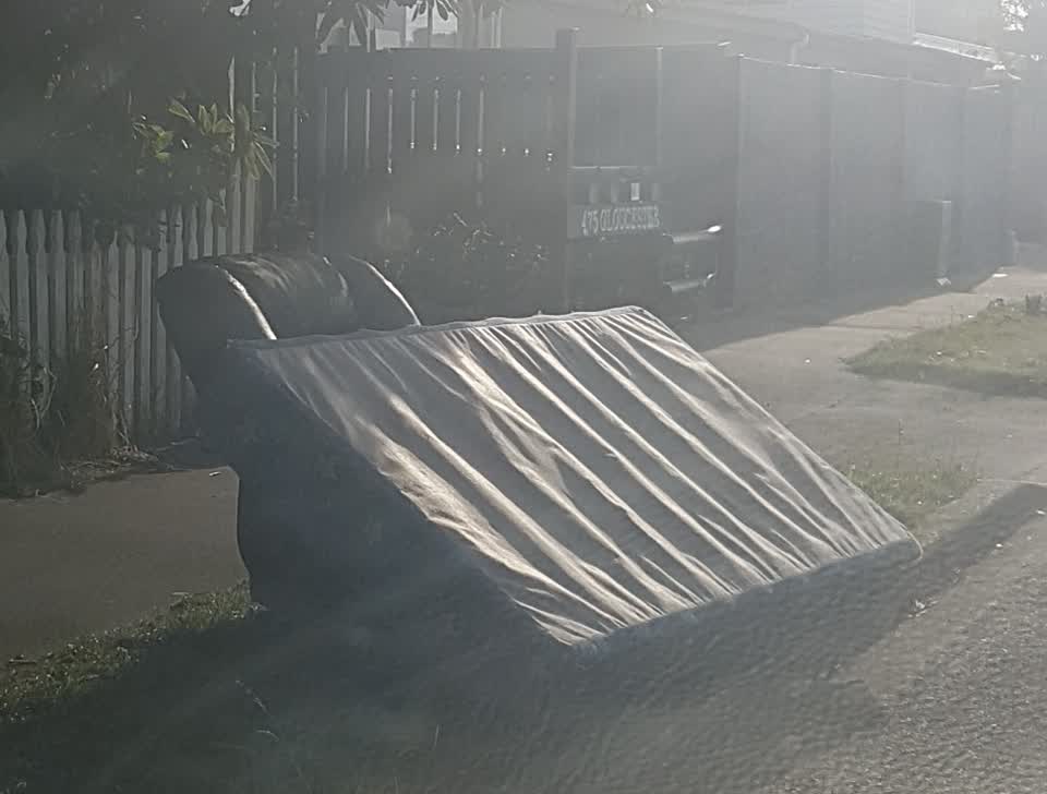The photograph attached to this rubbish/recycling report