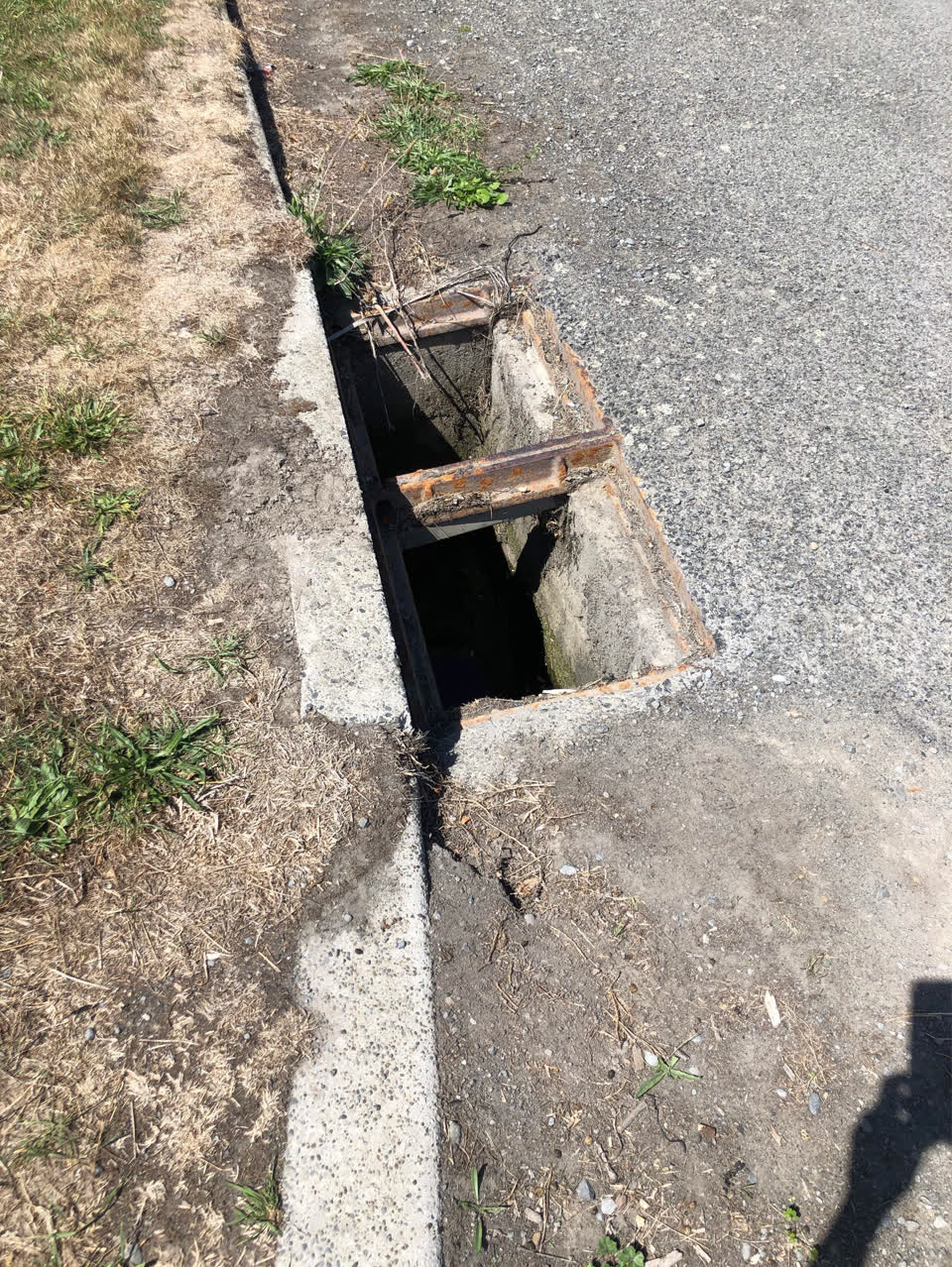 The photograph attached to this roading/streets report