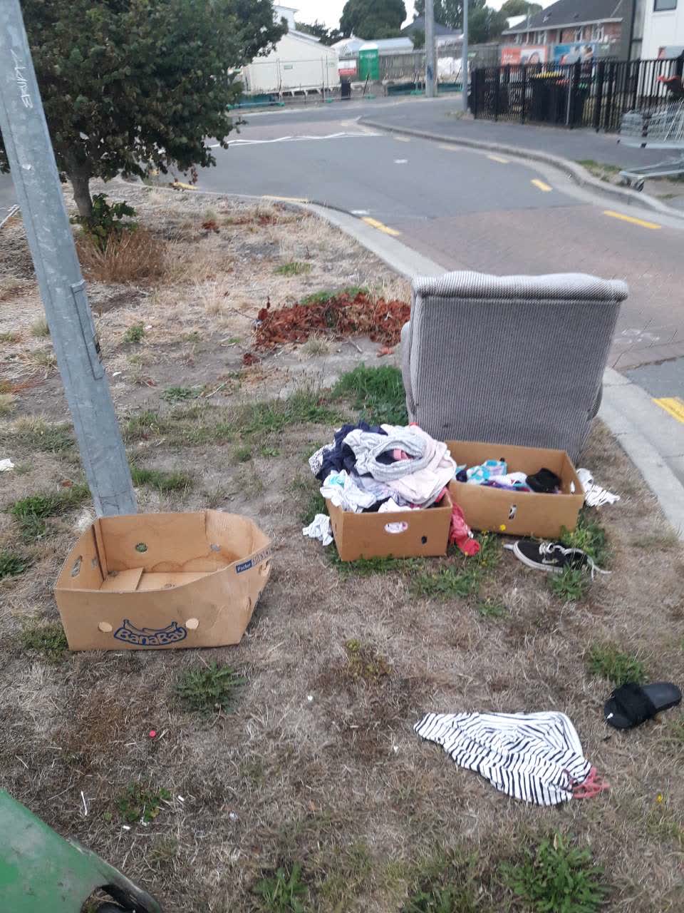 The photograph attached to this rubbish/recycling report