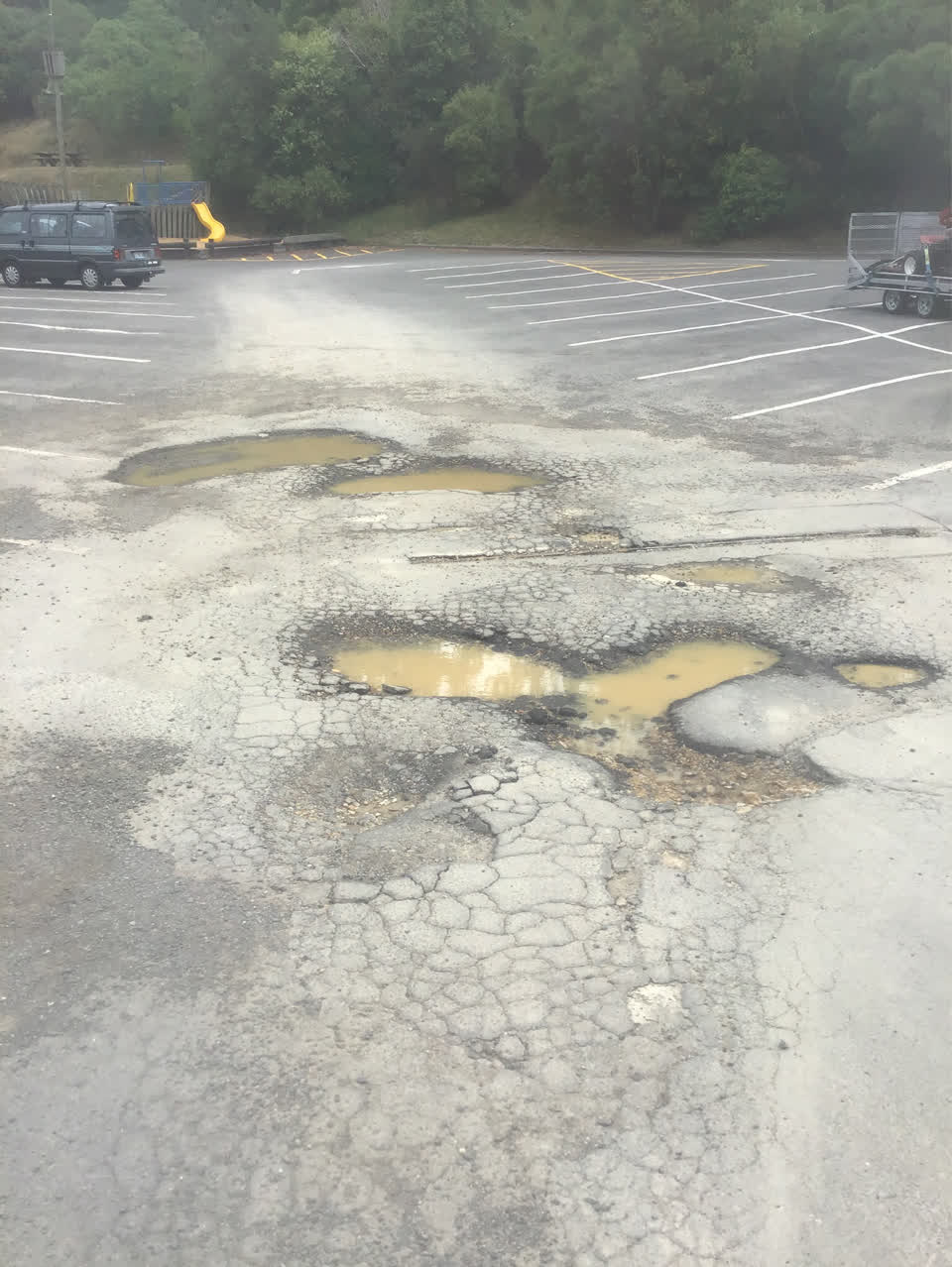 The photograph attached to this roading/streets report
