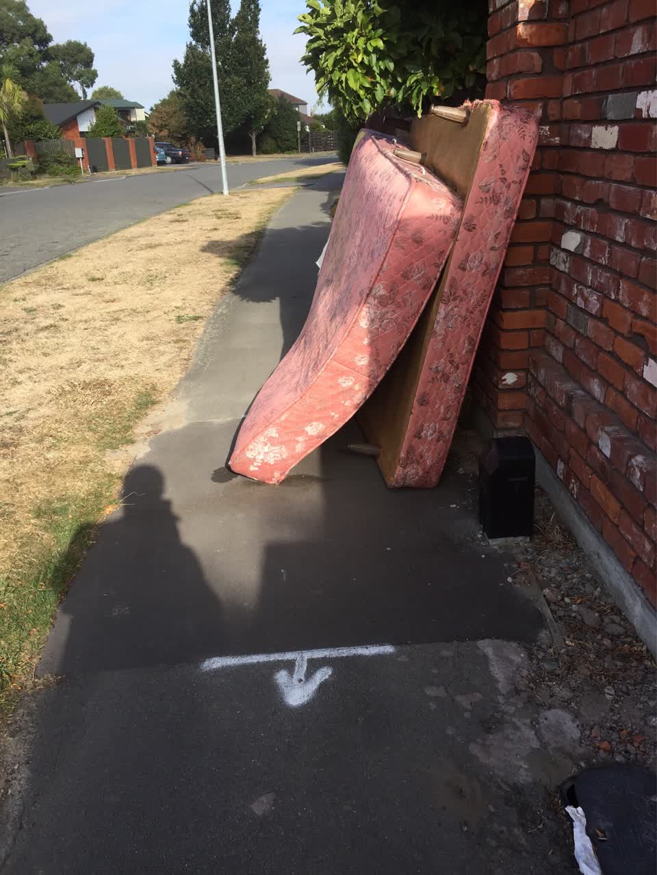 The photograph attached to this rubbish/recycling report