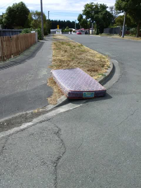 Rubbish/Recycling, a report photo