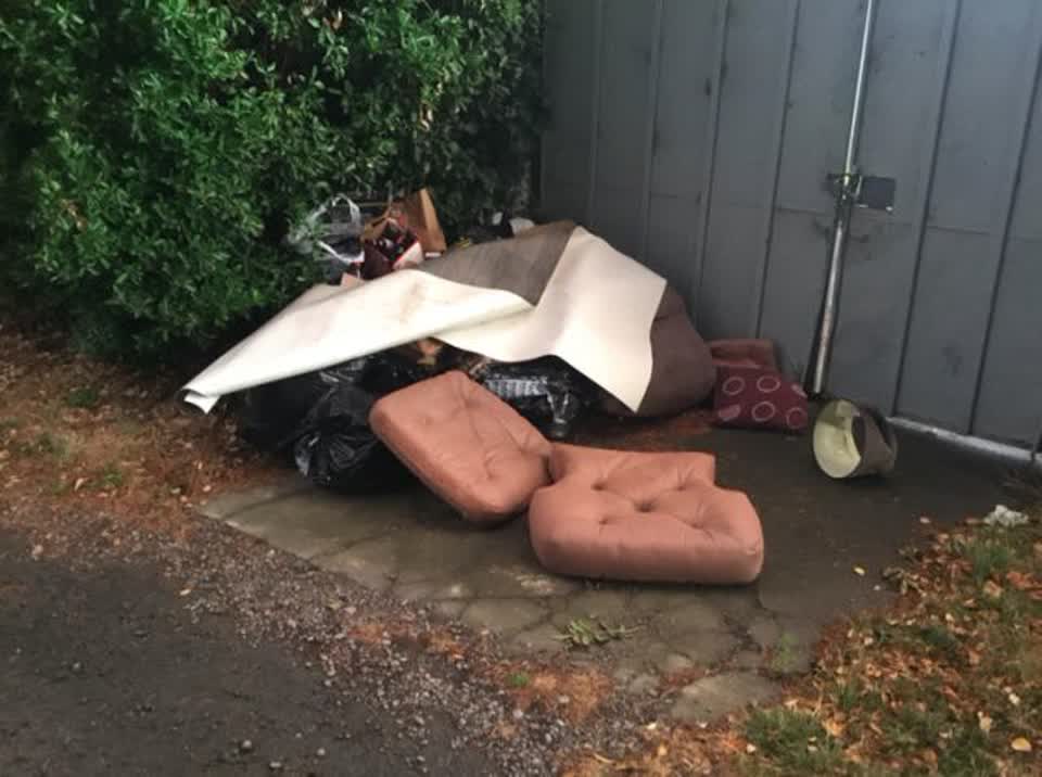 The photograph attached to this rubbish/recycling report
