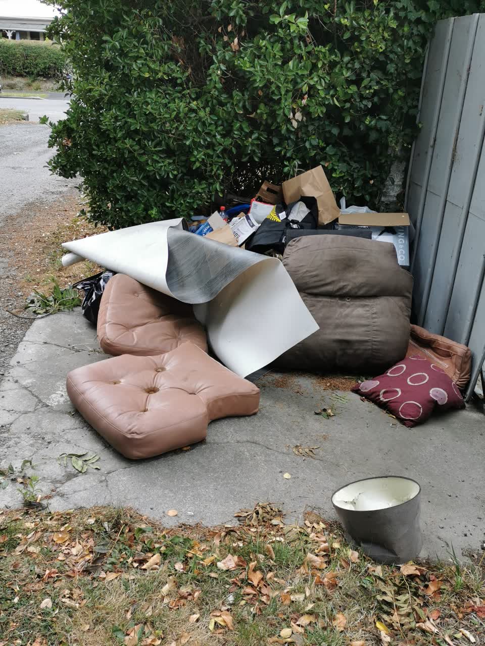 The photograph attached to this rubbish/recycling report