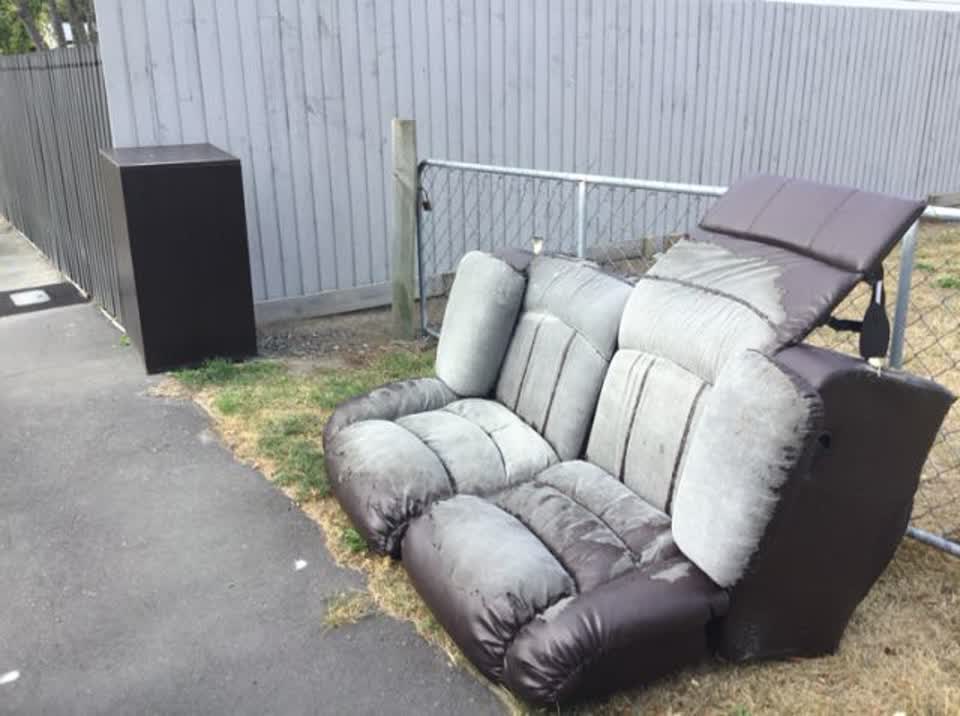 The photograph attached to this rubbish/recycling report