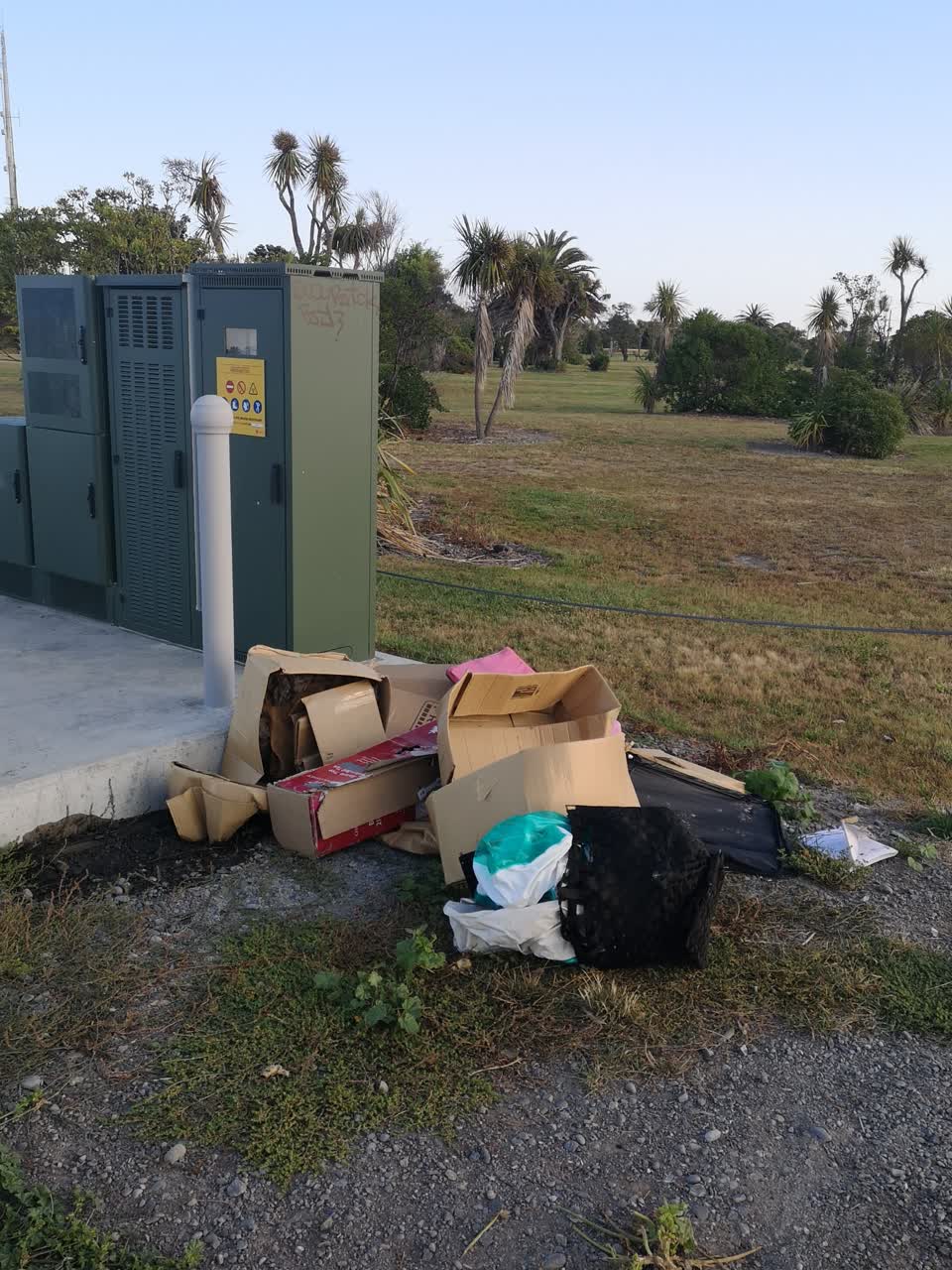 The photograph attached to this rubbish/recycling report