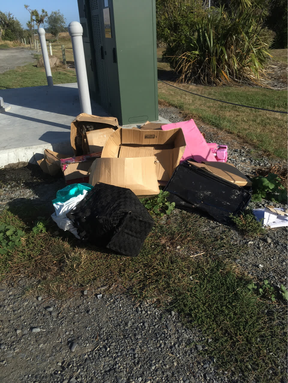 The photograph attached to this rubbish/recycling report
