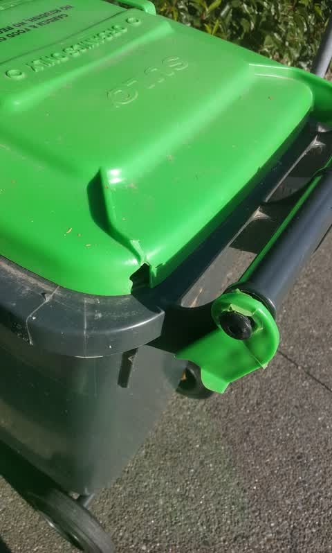 Rubbish/Recycling, a report photo