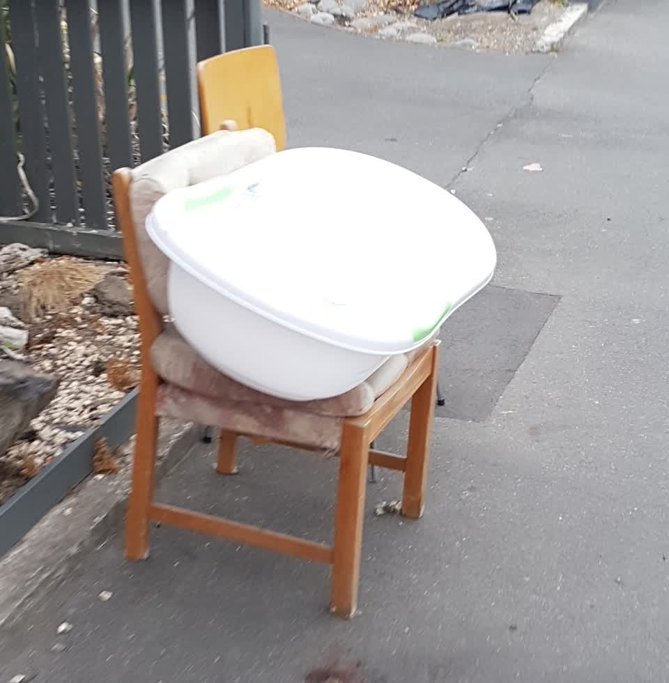 The photograph attached to this rubbish/recycling report