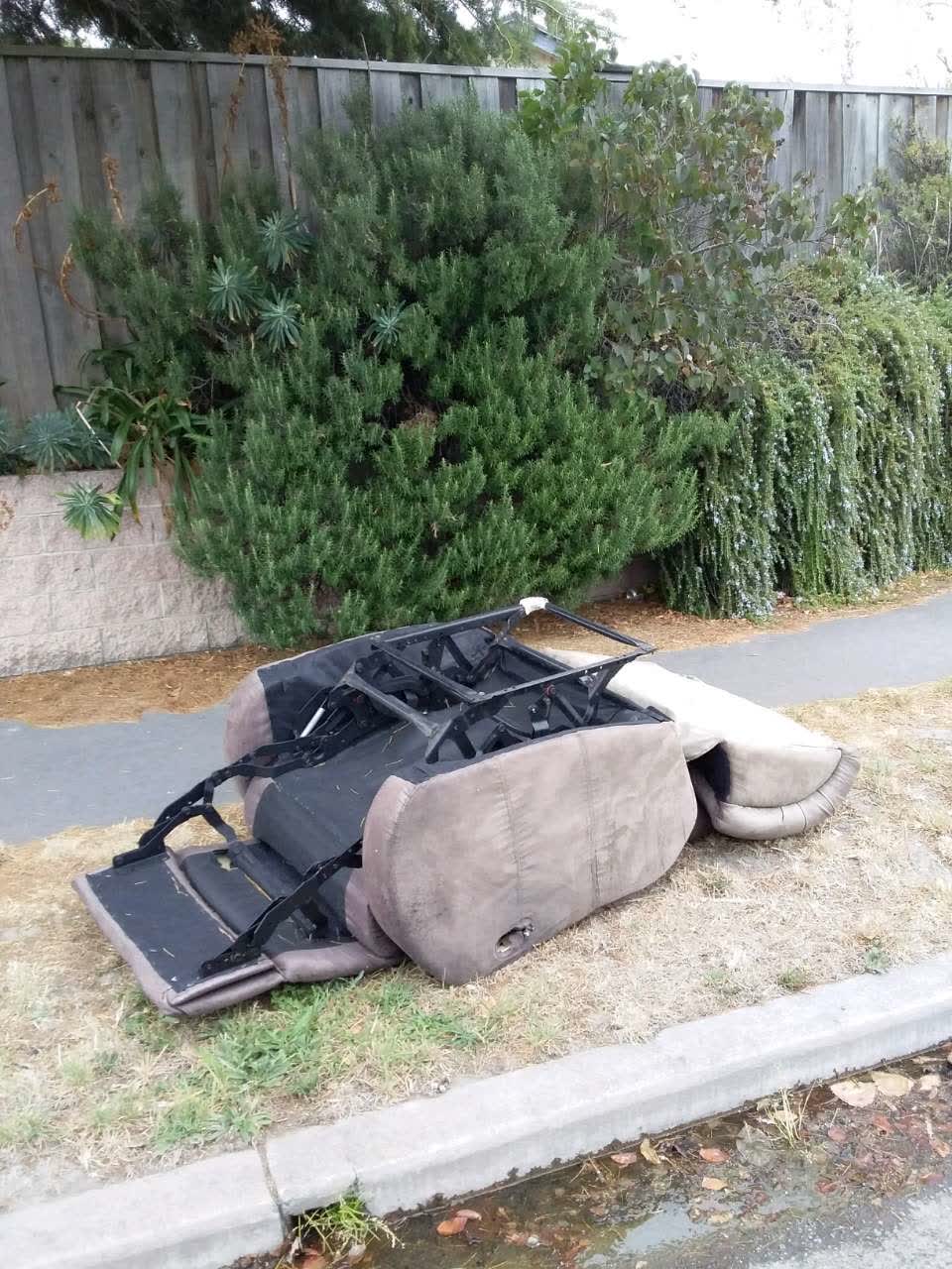 The photograph attached to this rubbish/recycling report