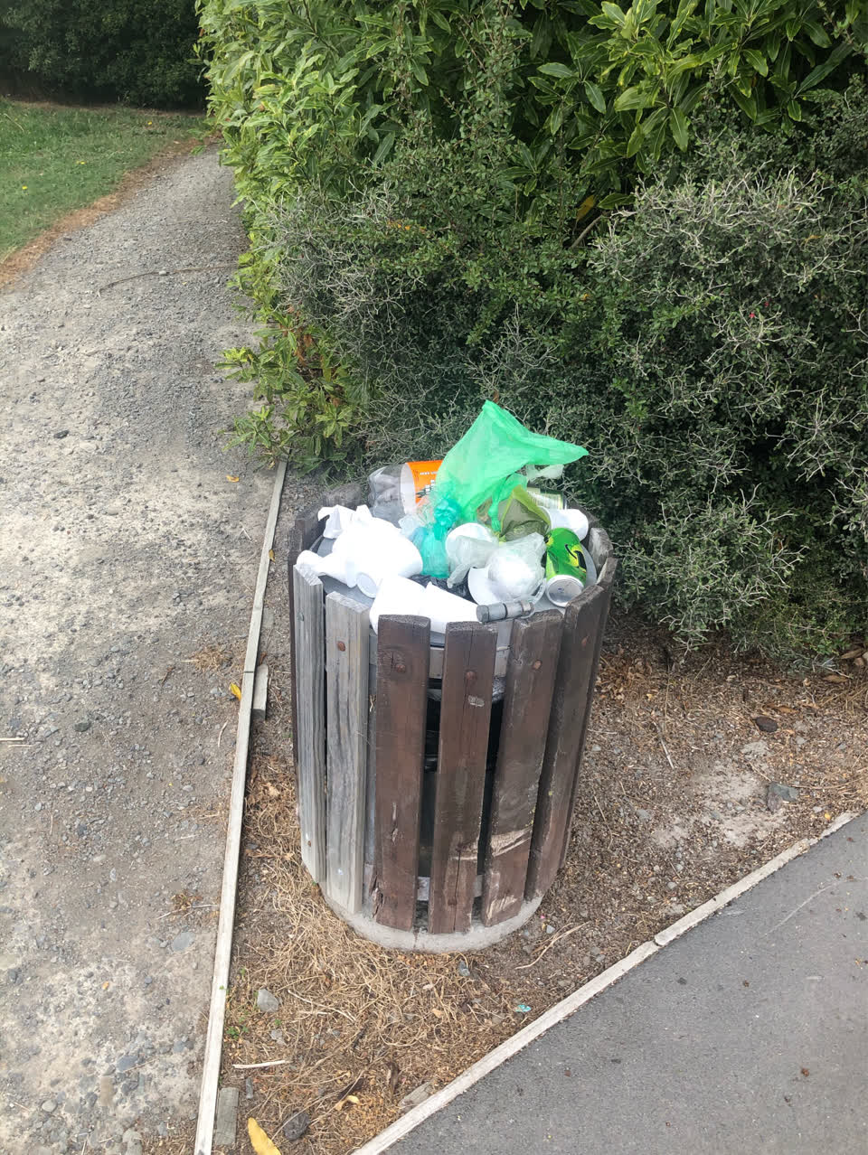 The photograph attached to this rubbish/recycling report