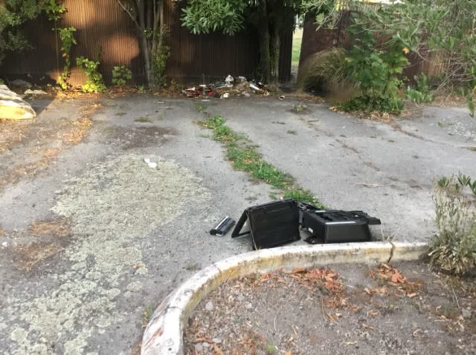 The photograph attached to this rubbish/recycling report