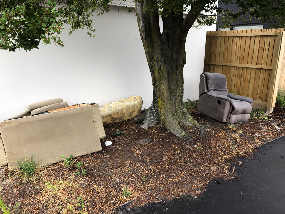 The photograph attached to this rubbish/recycling report