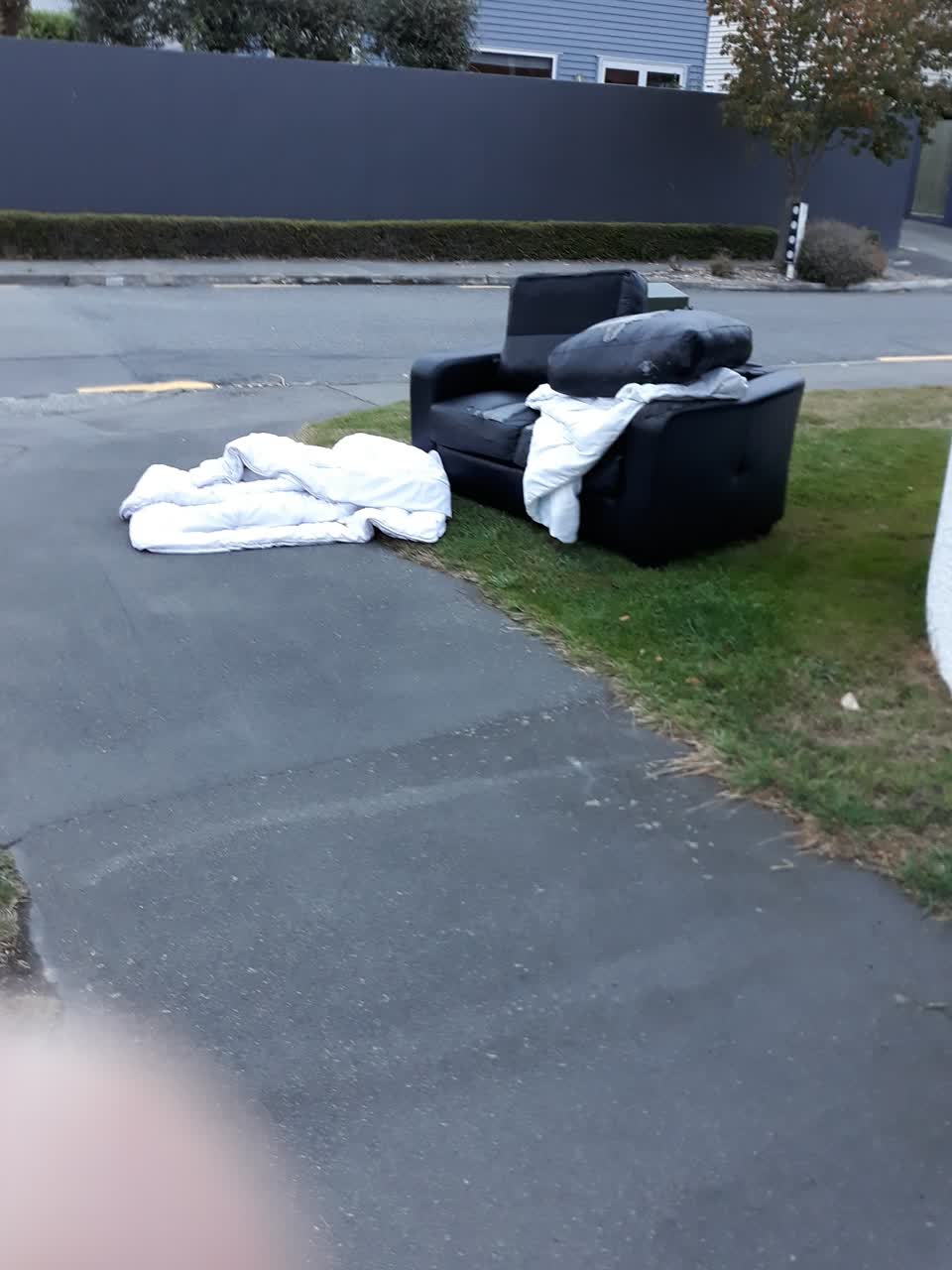The photograph attached to this rubbish/recycling report