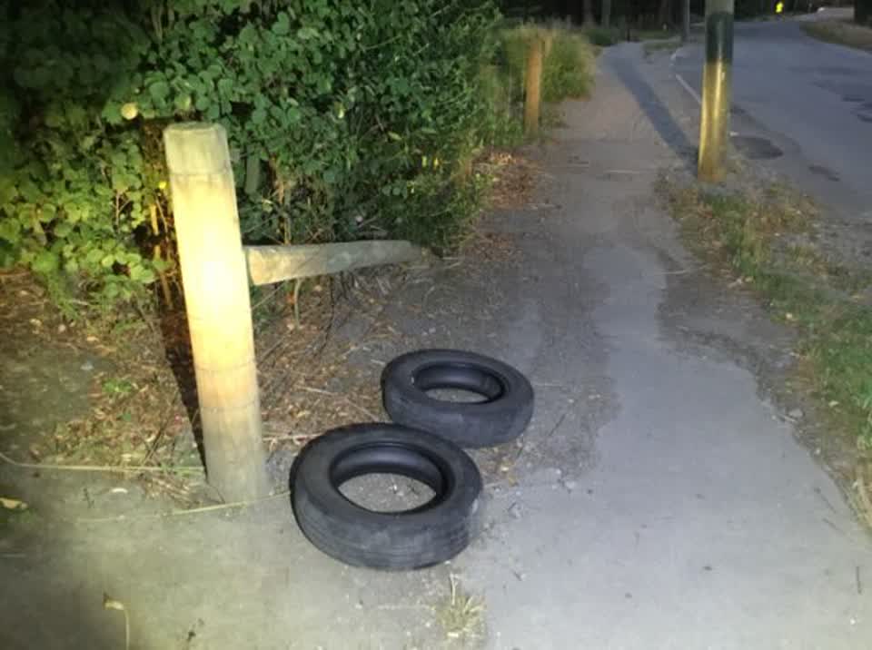 The photograph attached to this rubbish/recycling report