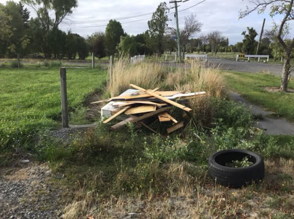 The photograph attached to this rubbish/recycling report