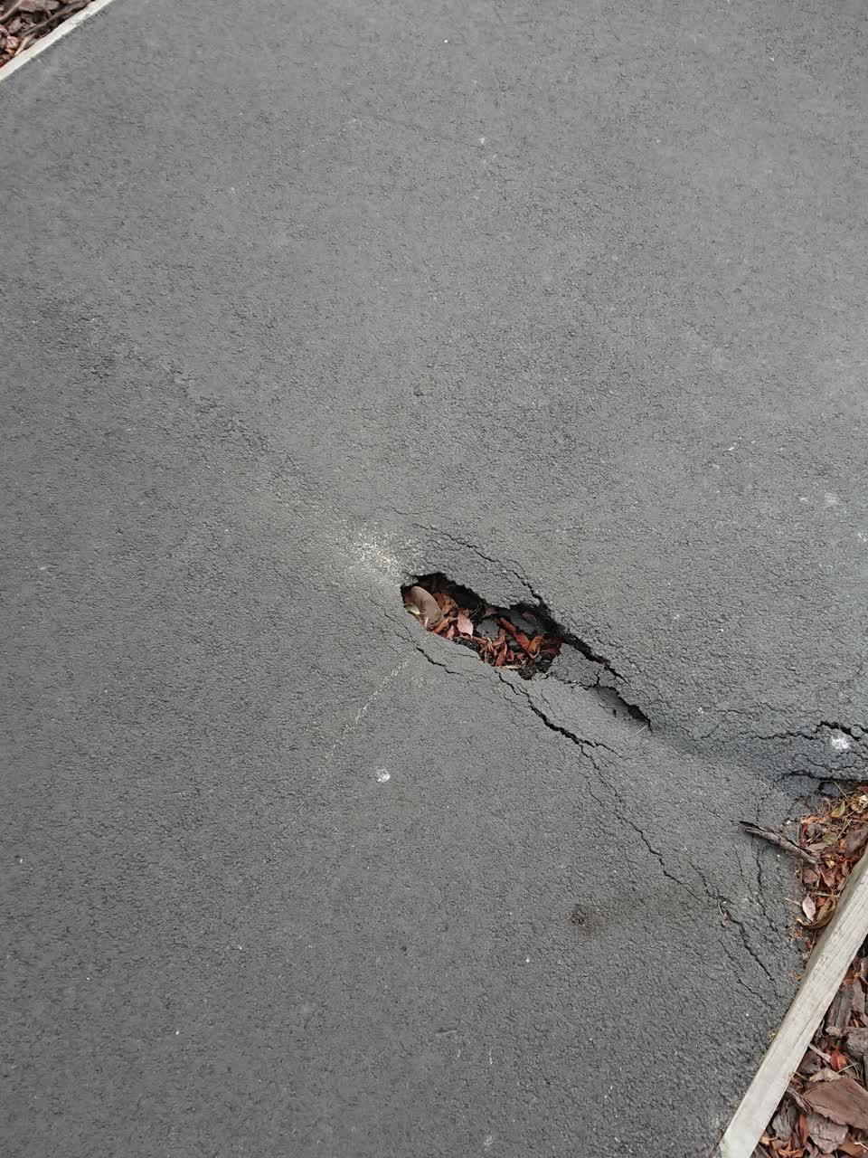 The photograph attached to this roading/streets report