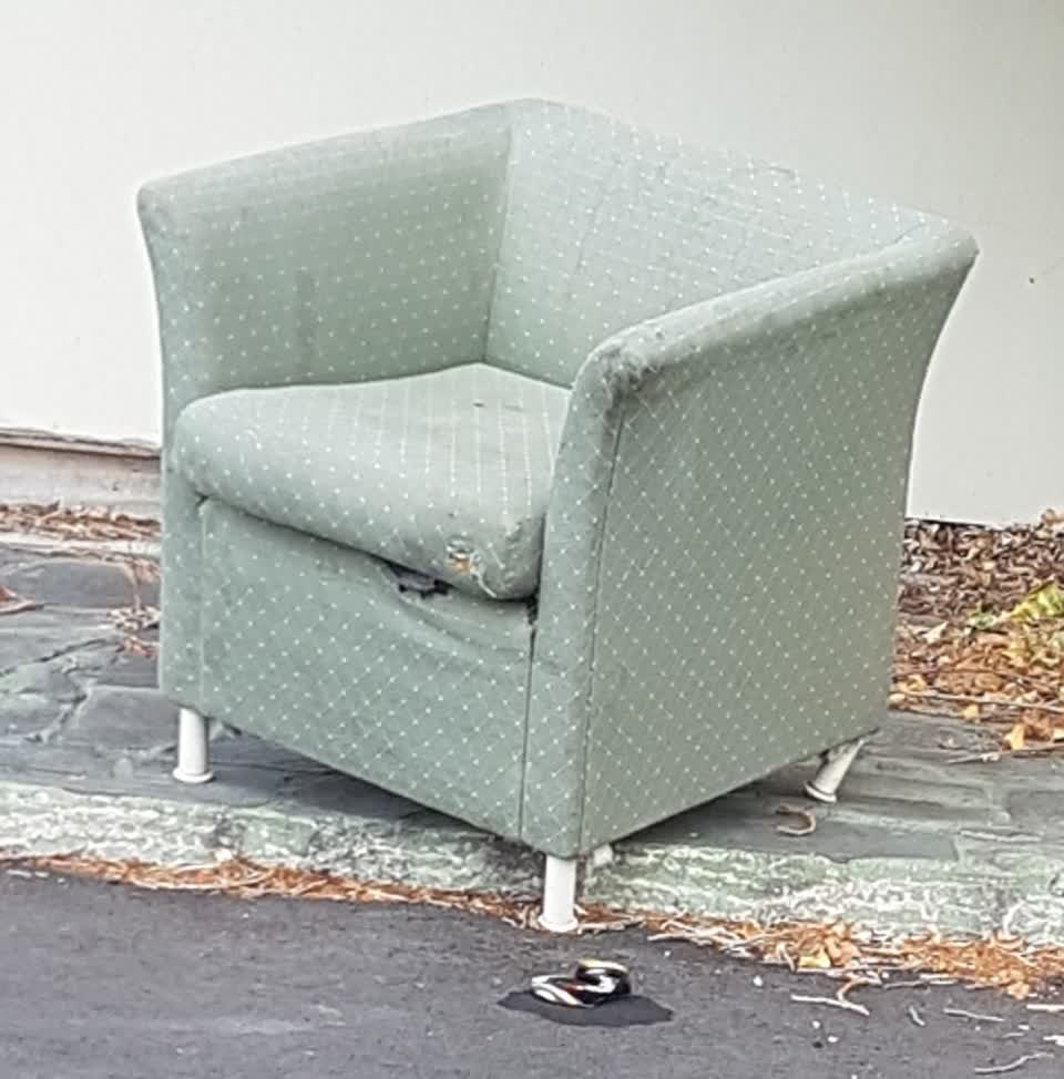 The photograph attached to this rubbish/recycling report
