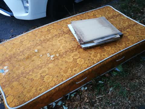 Rubbish/Recycling, a report photo