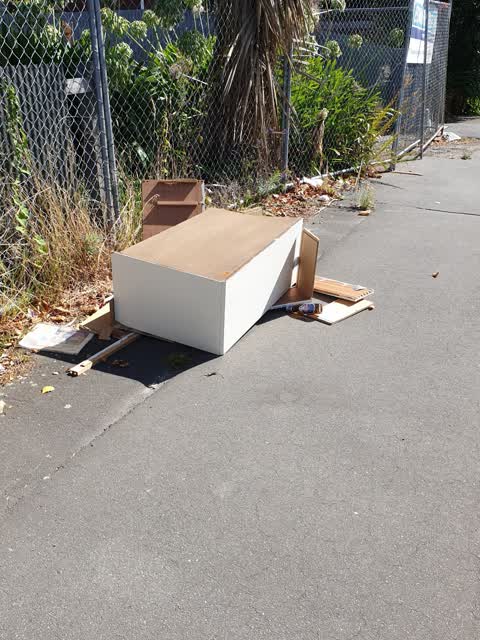 Rubbish/Recycling, a report photo