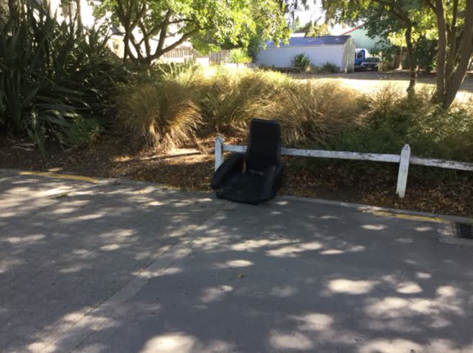 The photograph attached to this rubbish/recycling report