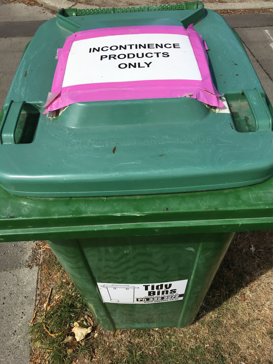 The photograph attached to this rubbish/recycling report