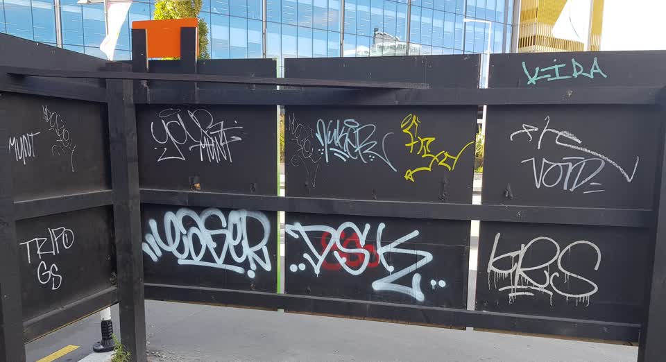 The photograph attached to this graffiti report