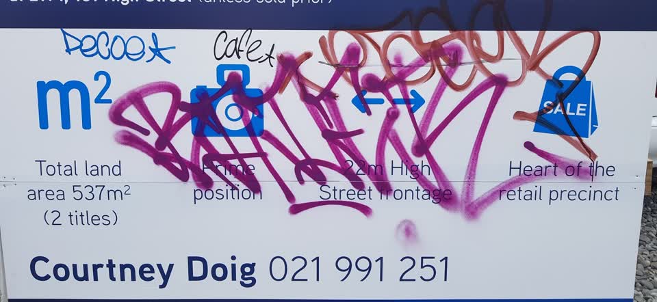 The photograph attached to this graffiti report
