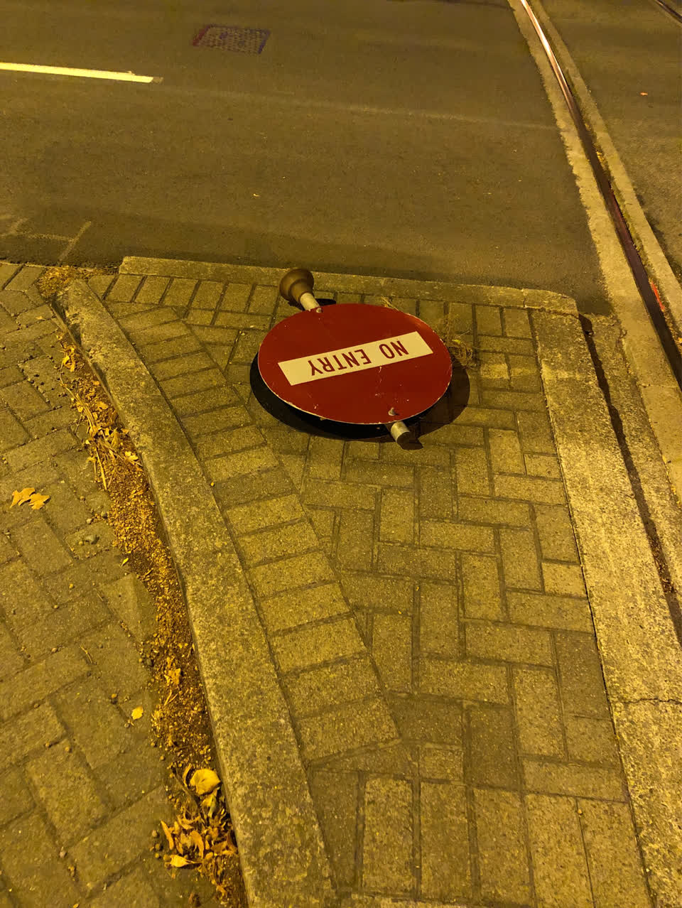 The photograph attached to this roading/streets report