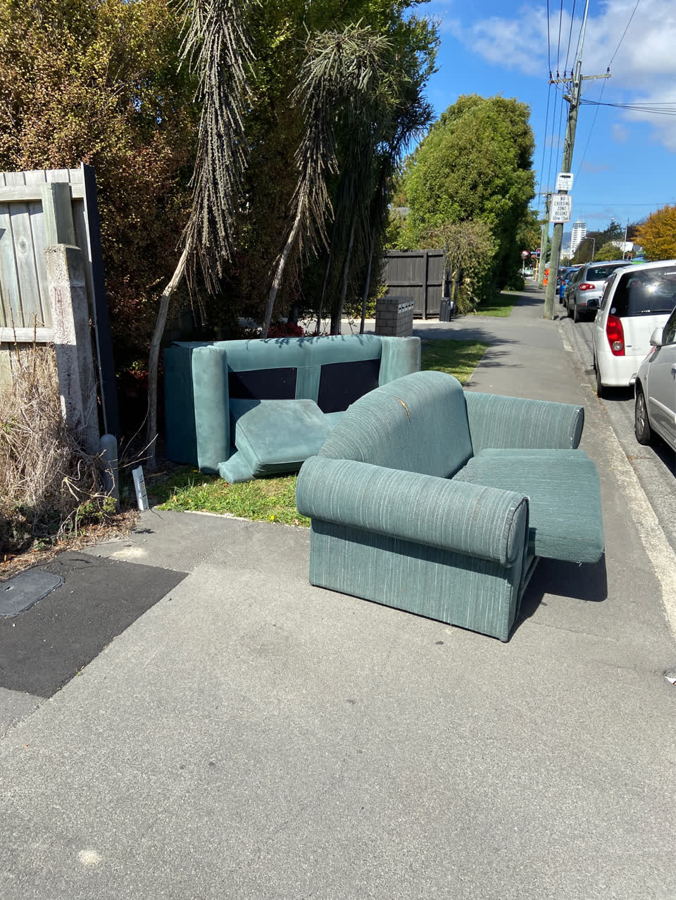 The photograph attached to this rubbish/recycling report