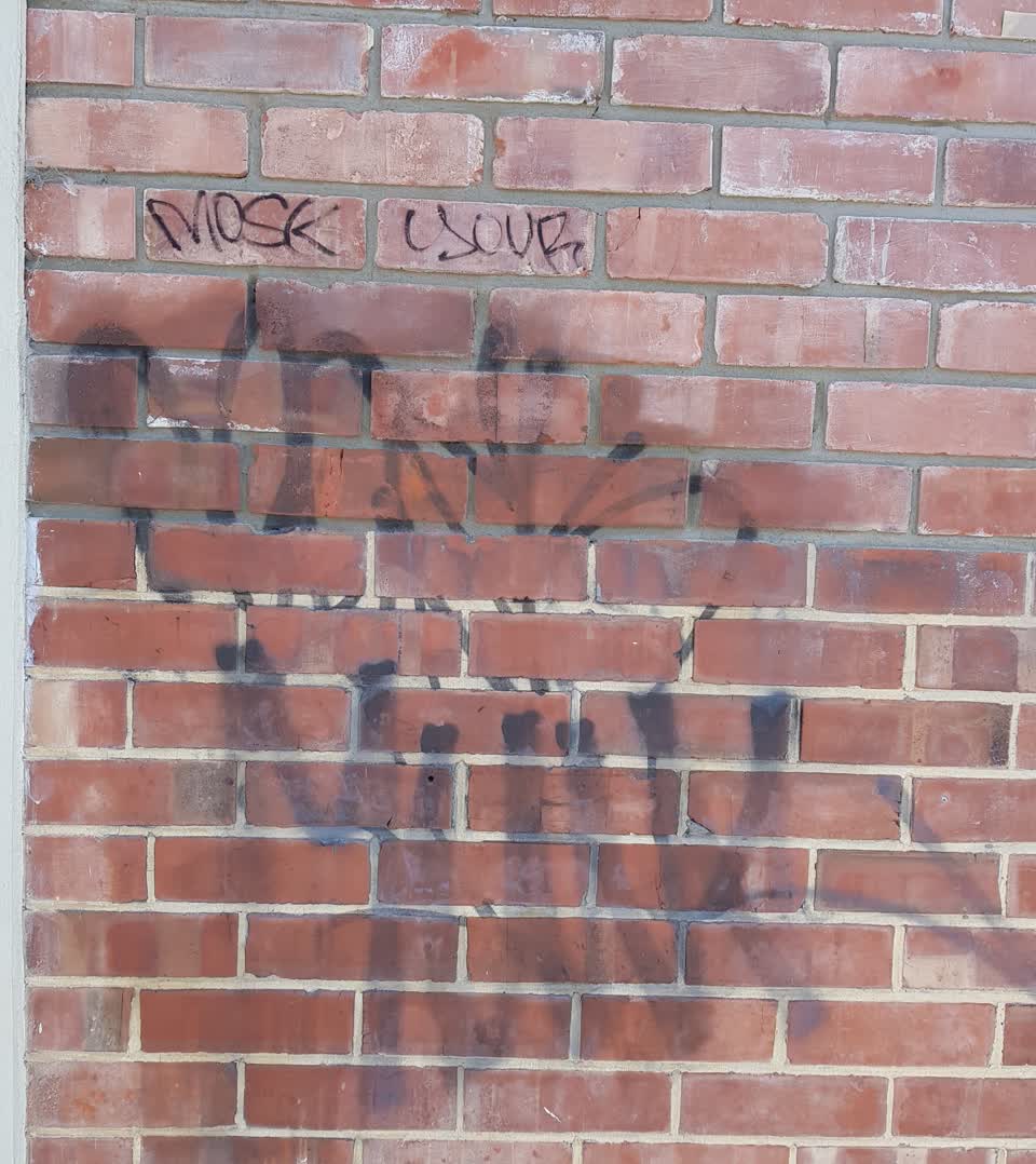 The photograph attached to this graffiti report