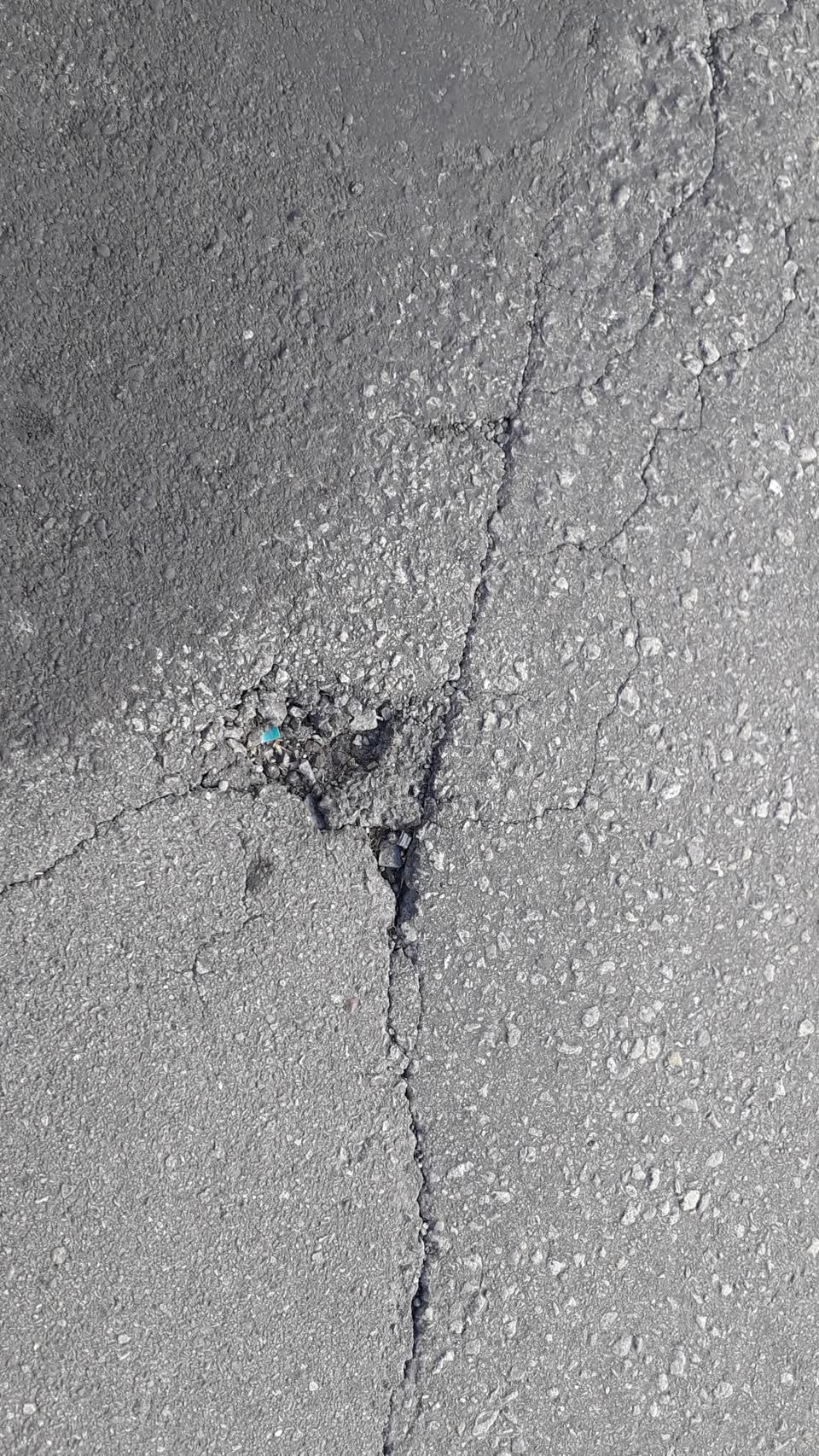 The photograph attached to this roading/streets report