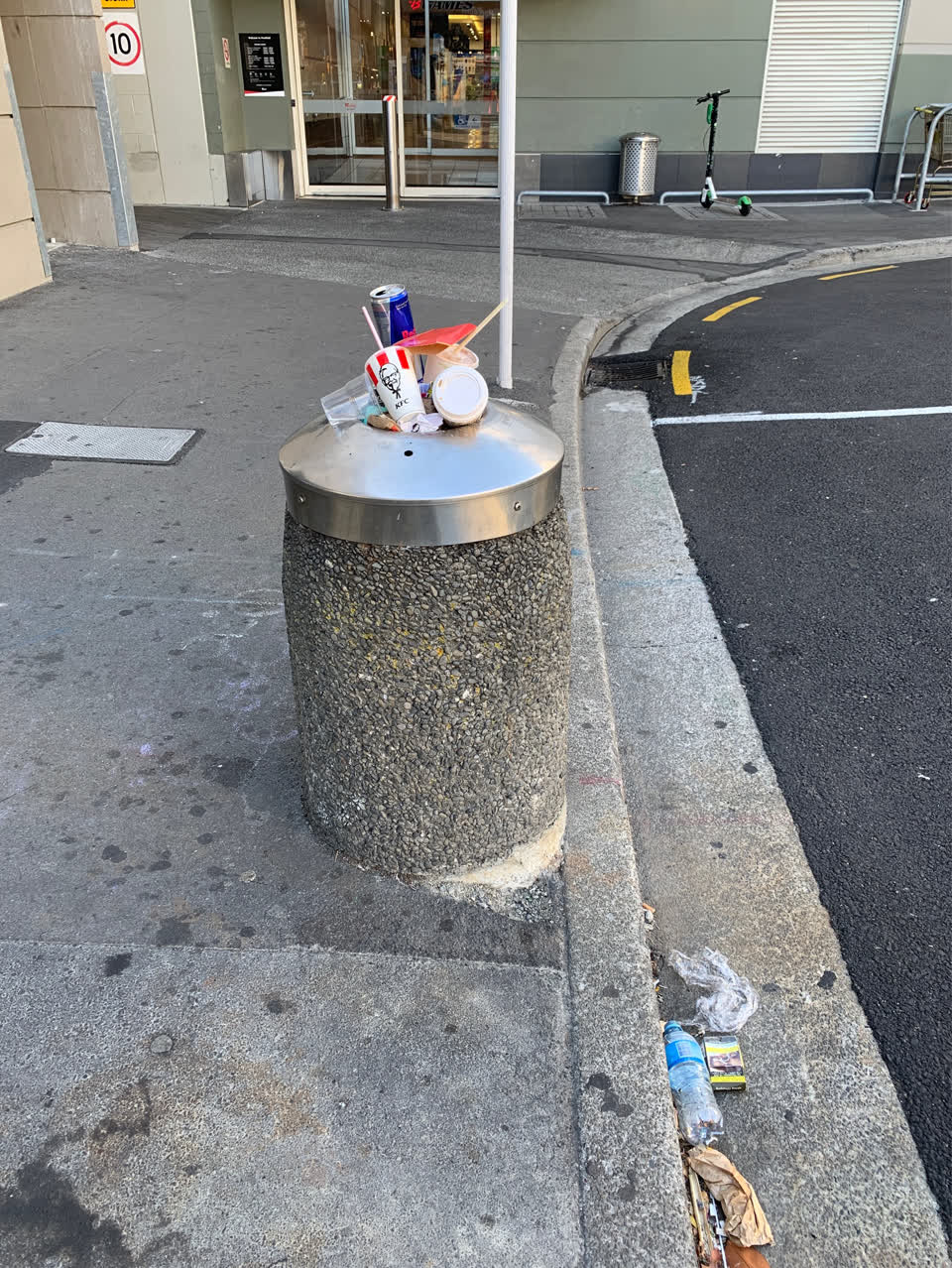 The photograph attached to this rubbish/recycling report